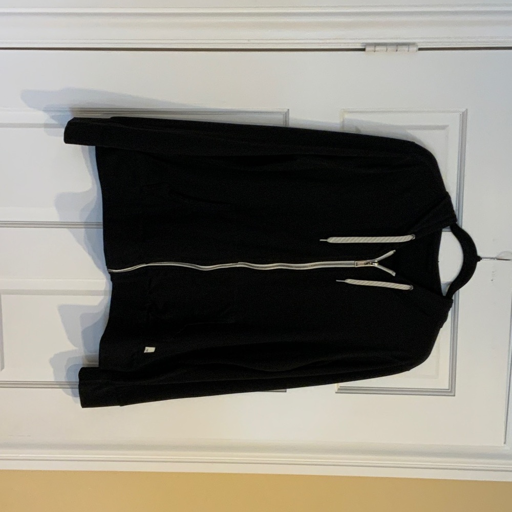 Like new Vuori jacket and matching jogger pants